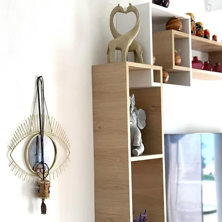 Troy's Beachside Escape Apartment *