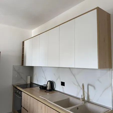 Troy's Beachside Escape Apartment Durrës